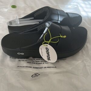 OOFOS OOCLOOG Unisex - Black